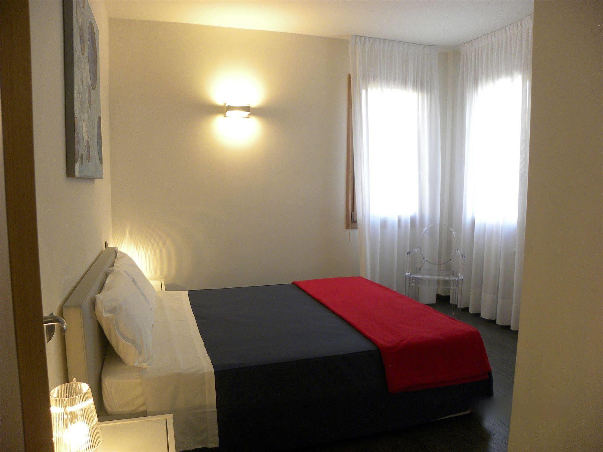 Venice Dante Apartment